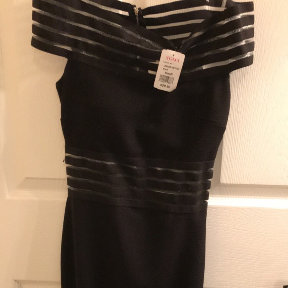 Small super cute mini dress never worn